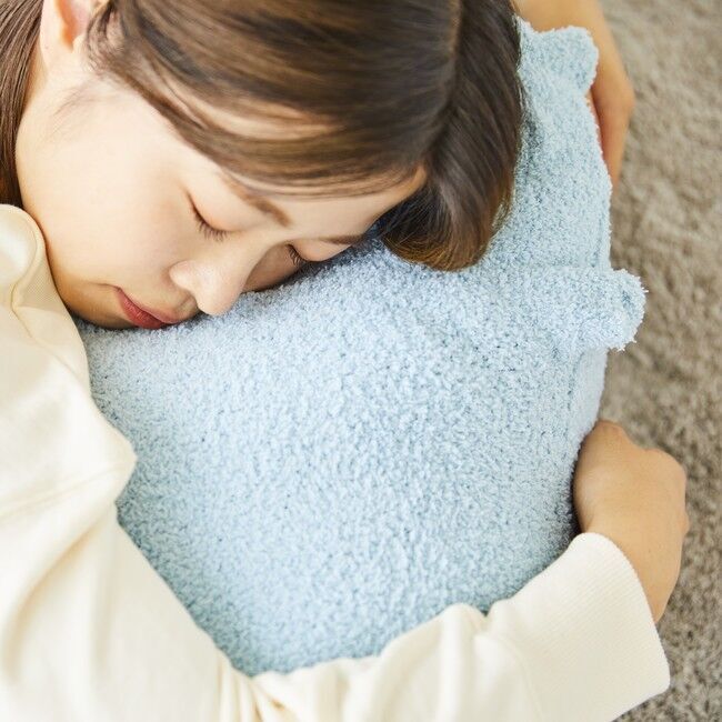 累計販売個数1万個突破のゲーム＆スマホ向けうつ伏せクッション「NeOchi PillOw(ねおちピロー)」 寒い冬のリラックスタイムを彩る”モコモコ素材”の専用カバー「ねおちニットカバー」が新登場の4枚目の画像