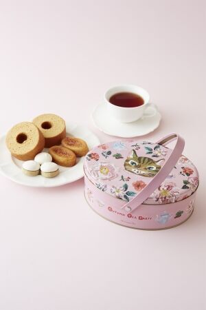 【Afternoon Tea】”AUTUMN TEA PARTY”をテーマにナタリー・レテが描いた秋限定デザイン！秋の紅茶と焼き菓子の3枚目の画像