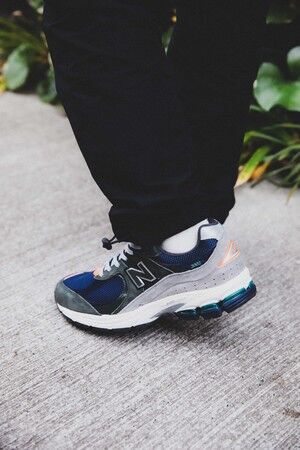 atmosよりNew Balance 1000番台から 「2002」新色2色が国内限定で登場。の5枚目の画像