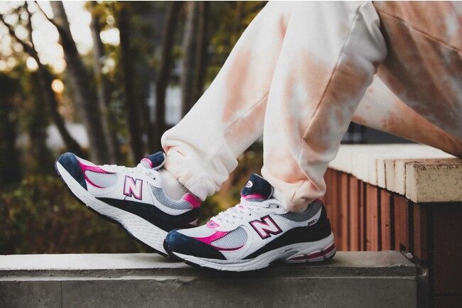 atmosよりNew Balance 1000番台から 「2002」新色2色が国内限定で登場。の3枚目の画像