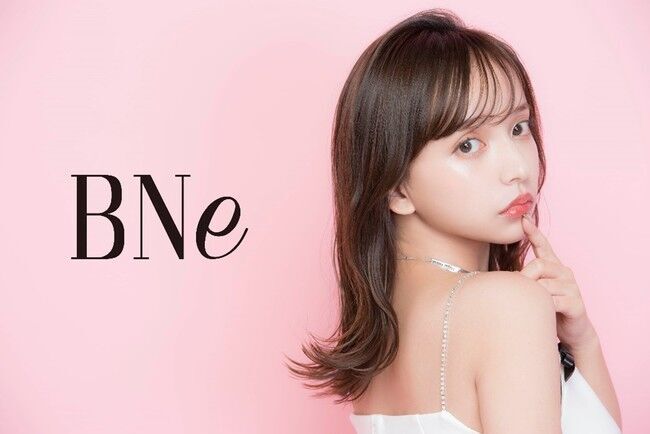 元popteenモデルのゆみちぃこと平尾優美花が自身初のスキンケアブランド【BNe】設立を発表し、2月14日バレンタインデーの日に【BNeオイルカプセルセラム】をリリースしました。の1枚目の画像