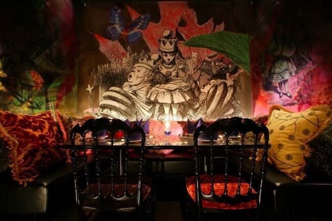 ≪『アリスのファンタジーレストラン』が神秘的な“マーメイドブルー”に染まる！≫「涙の海でコーカス・レース ALICE in Mermaid Party」開催！の15枚目の画像