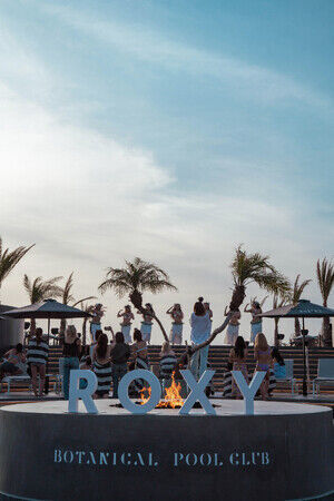 ROXY(ロキシー)が、話題の施設BPC(ボタニカルプールクラブ)で、新作ビキニを披露の14枚目の画像