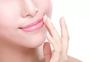 ルージュ映えする健康な唇へ 唇ヒリヒリの原因とケア方法 ローリエプレス