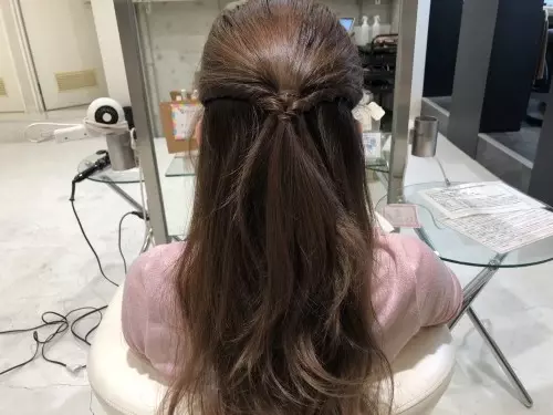 3分で完成 お呼ばれにも な上品ハーフアップアレンジ ローリエプレス