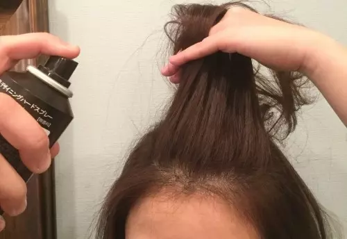 梅雨の湿気対策 美容師が伝授するうねり髪のケア方法 ローリエプレス