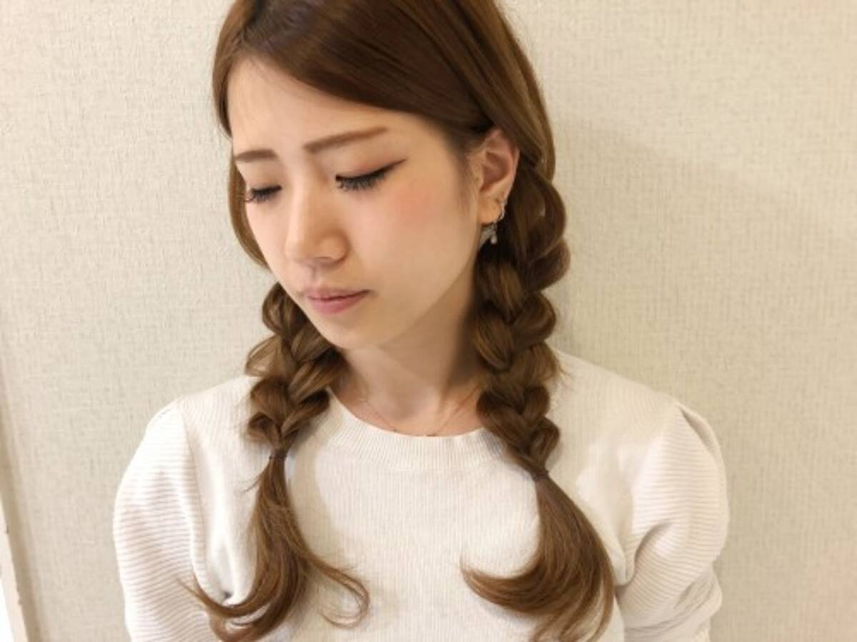 ゴムを切ってゆるっと感を 大人の可愛いおさげアレンジ ローリエプレス