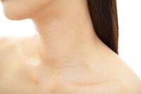 美人の条件は胸鎖乳突筋にあり!? デコルテが映えるマッサージ方法