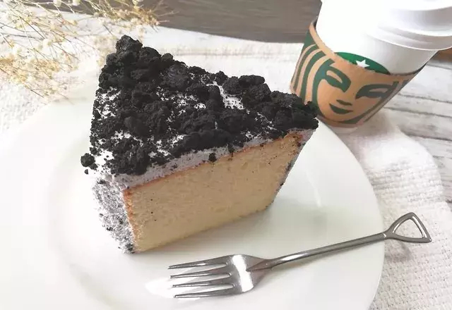 この組み合わせ最高ッ スタバの新作スイーツ クッキー クリームシフォンケーキ がマジでウマい ローリエプレス