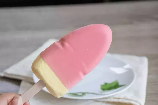 インスタ映えするアイスって何事 アメリカで話題の あの場所 とローソンが夢のコラボ 完売前にゲットして ローリエプレス