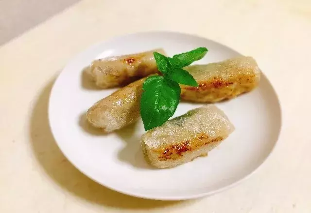 実はこんなにアレンジできちゃうんです 生でも焼いても美味しい業スーの ライスペーパー って一体何者 ローリエプレス