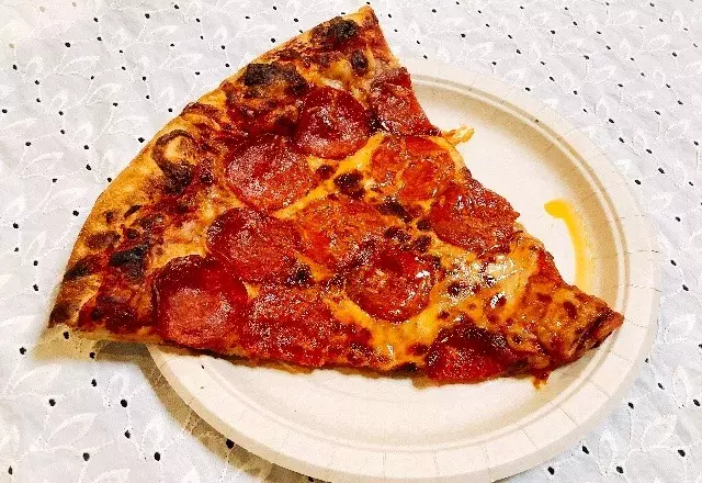 フードコートの隠れた名品 お肉好きにはたまらないコストコの ペパロニ はパンチが効いてて美味しかった ローリエプレス