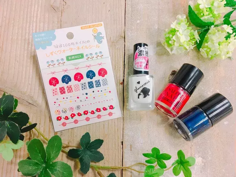 100均 しずくネイルシール を使ったお正月ネイル ローリエプレス