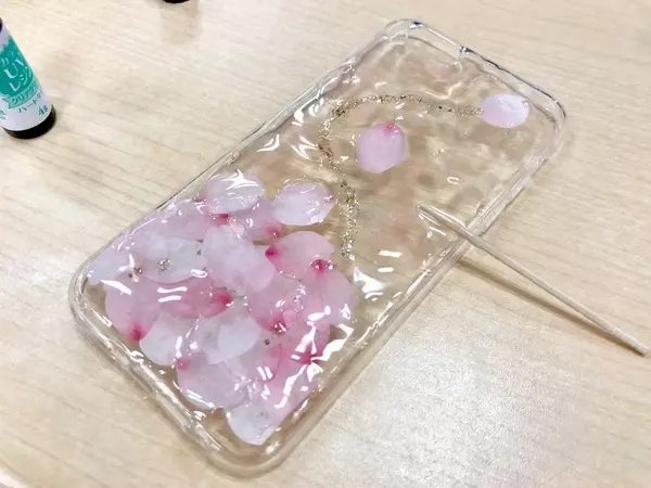 不器用だってハンドメイド レジンとマステで押し花風のスマホケースを作ってみた ローリエプレス