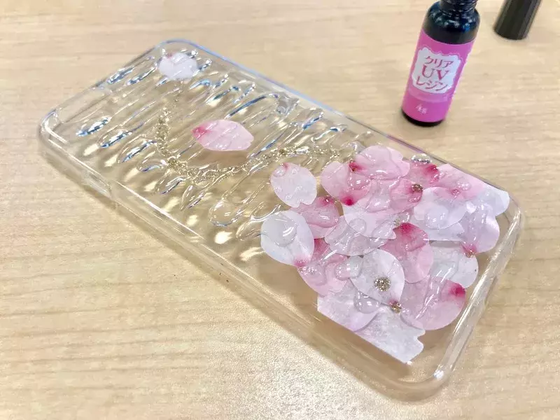 不器用だってハンドメイド レジンとマステで押し花風のスマホケースを作ってみた ローリエプレス