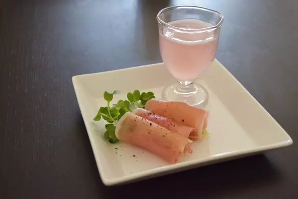 しゅわしゅわキュートなピンク 春にぴったりなスパークリング清酒 花めくすず音 ローリエプレス