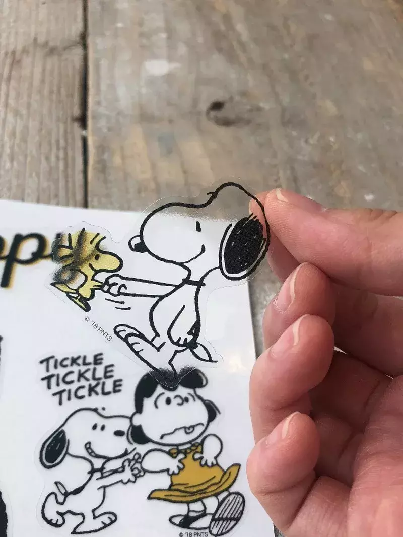 ロフト 水に強い スヌーピーの クリアデコステッカー でなんでもかわいくアレンジ ローリエプレス