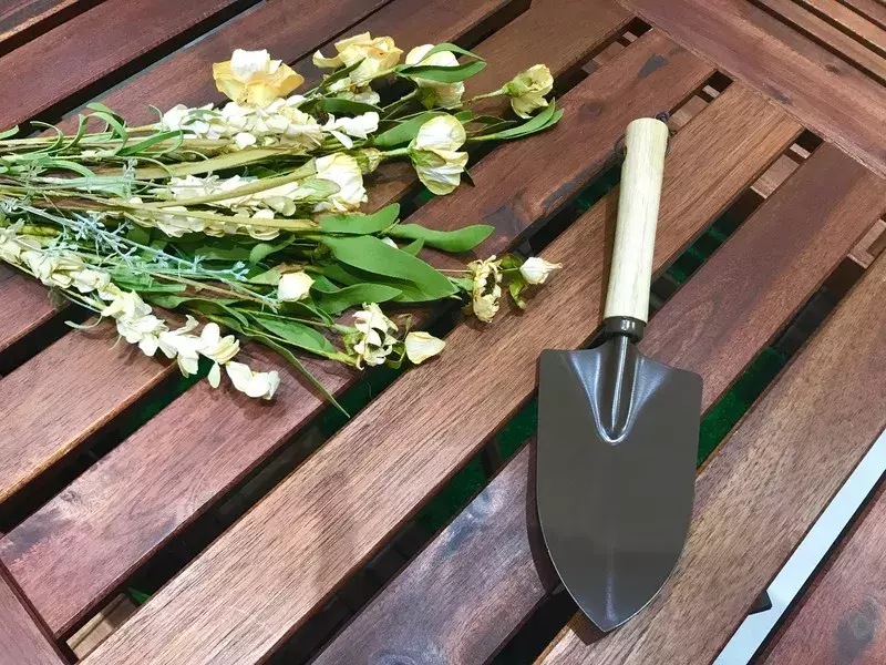 セリア これが本当にガーデニング用スコップ おしゃれすぎてアウトドア風インテリアとして使いたい ローリエプレス