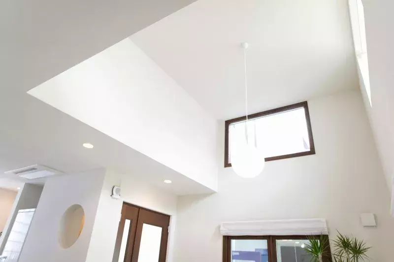 専門家監修 天井をリフォームしたい 施工事例や費用 相場を紹介 ローリエプレス