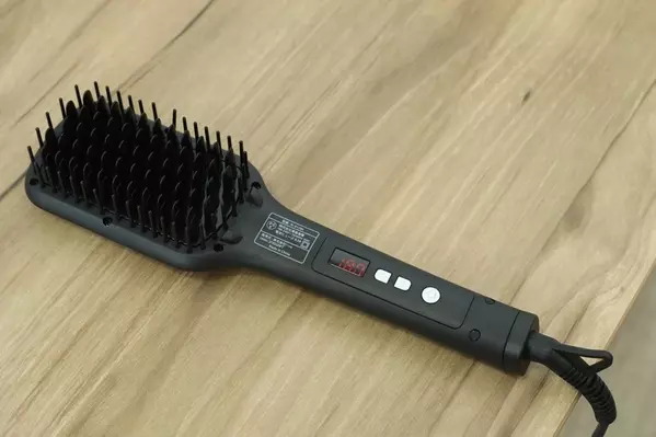 Salonia とかすだけ たった2分でナチュラルストレートヘアが完成 ブラシ型アイロンは忙しいときの味方 ローリエプレス