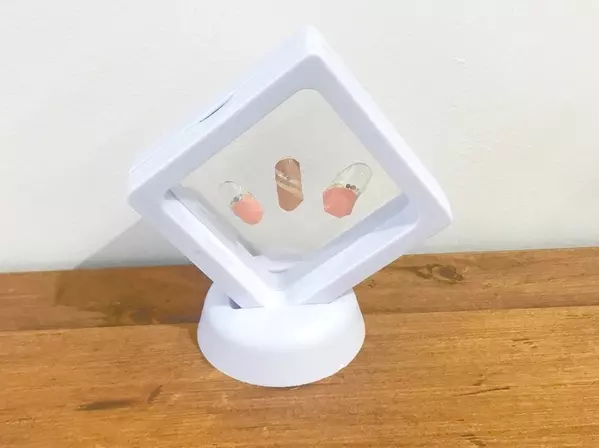 セリア ネイルサロンのようなディスプレイが楽しめちゃう ネイルチップやアクセサリーをコレクションしよう ローリエプレス