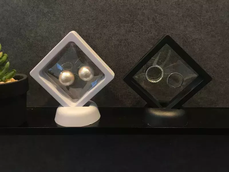 セリア ネイルサロンのようなディスプレイが楽しめちゃう ネイルチップやアクセサリーをコレクションしよう ローリエプレス