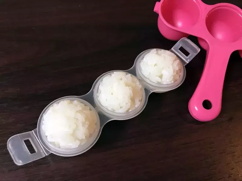 キャンドゥ これは本当に簡単 ふりふりごはんボール で振るだけでかわいいごはんが作れる ローリエプレス