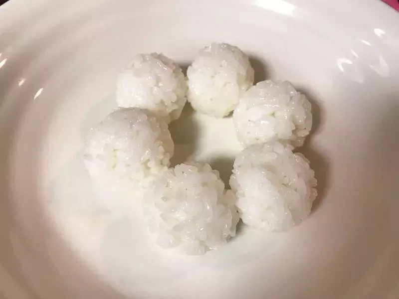 キャンドゥ これは本当に簡単 ふりふりごはんボール で振るだけでかわいいごはんが作れる ローリエプレス