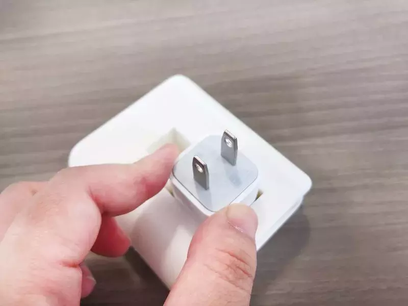 ダイソー 充電環境をスッキリさせよう 充電器ホルダー がオススメ ローリエプレス ダイソー 充電環境をスッキリさせよう 充電器ホルダー がオススメ ローリエプレス