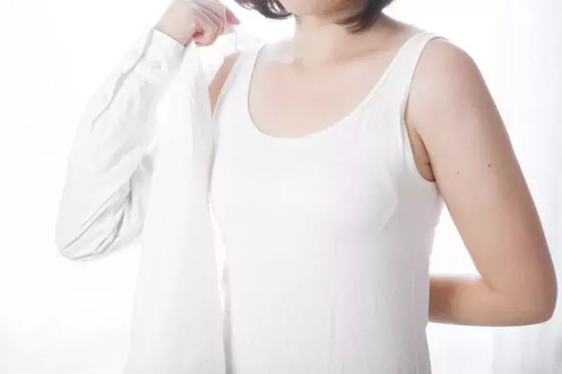 夏場の透け対策に ヘビロテしたくなるおすすめインナー6選 ローリエプレス