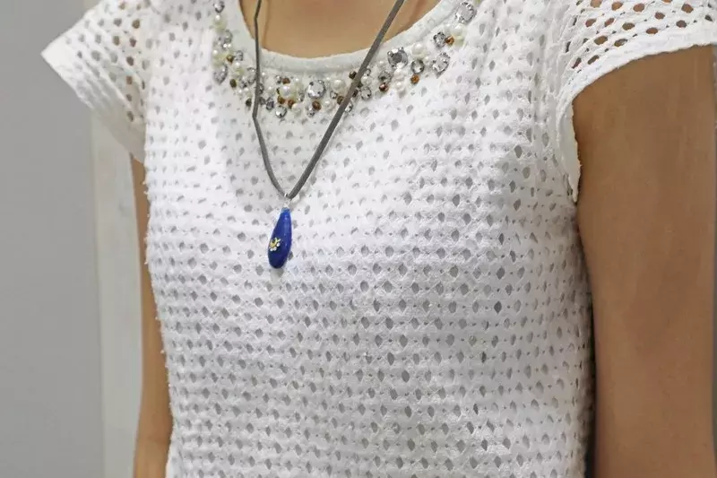 隠れオタ必見 推し色アクセをハンドメイド 超簡単な作り方からレジン使いのプチ本格派まで 推し色研究所 3 ローリエプレス