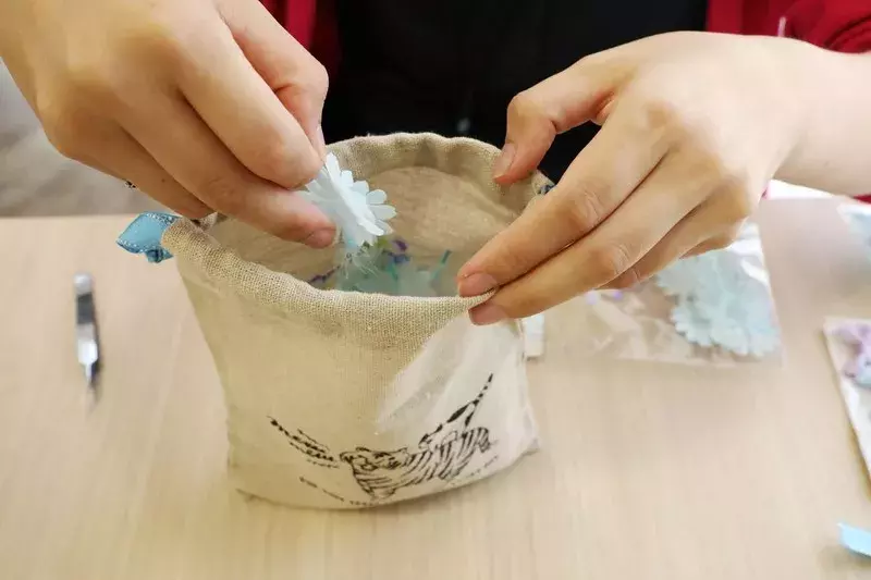 飾ってもおしゃれな サシェ を100均ハンドメイド 好みの香りやアロマを楽しもう 推し色研究所 6 ローリエプレス 飾ってもおしゃれな サシェ を100均ハンドメイド 好みの香りやアロマを楽しもう 推し色研究所 6 ローリエプレス