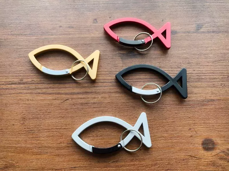 セリア 便利なだけじゃない デザインもかわいいフィッシュ型のカラビナ ローリエプレス