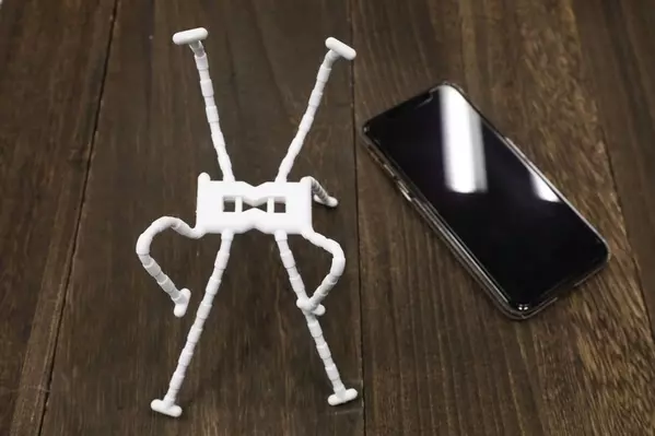 セリア スマホグッズもシンプルに 大理石柄がおしゃれな防滴ケースとおもしろスマホスタンドが便利 ローリエプレス