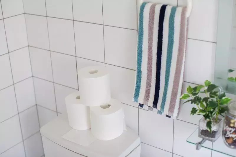 見せる収納 カフェみたい って言われる トイレットペーパーの収納術 ローリエプレス