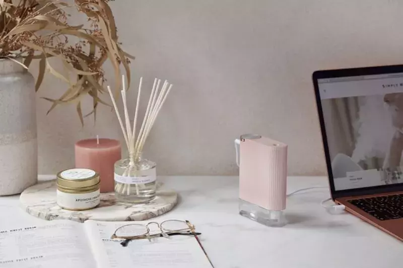 あなたはどっち いつでもそばに置きたいミニ加湿器 Chocon チョコン と Collon コロン が新発売 ローリエプレス