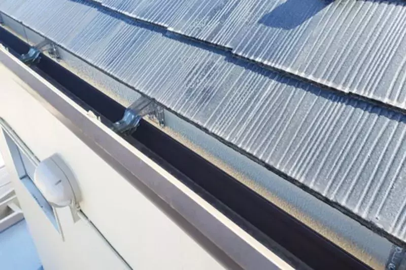 屋根掃除って必要 業者の費用相場と見積もり時のチェックポイントは ローリエプレス