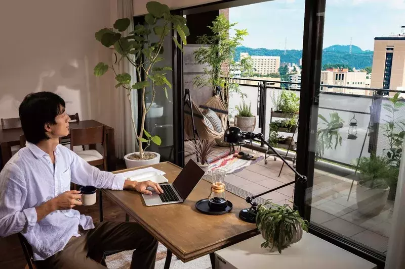 敷くだけ簡単 自宅テレワークのバルコニー活用法 ローリエプレス 敷くだけ簡単 自宅テレワークのバルコニー活用法 ローリエプレス