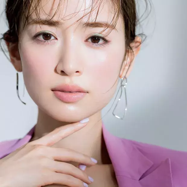 夏新色トレンド予測 長井かおりさんはアイシーカラーメイクに注目 ローリエプレス 夏新色トレンド予測 長井かおりさんはアイシーカラーメイクに注目 ローリエプレス