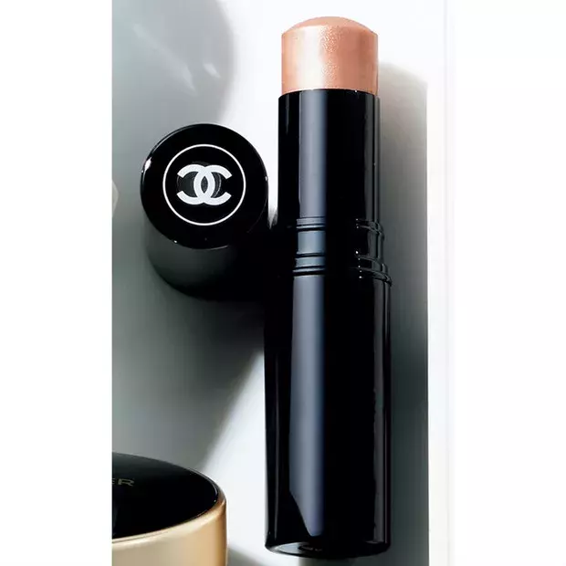 神崎恵さん流 透け肌ベースメイクセットを厳選紹介 ローリエプレス