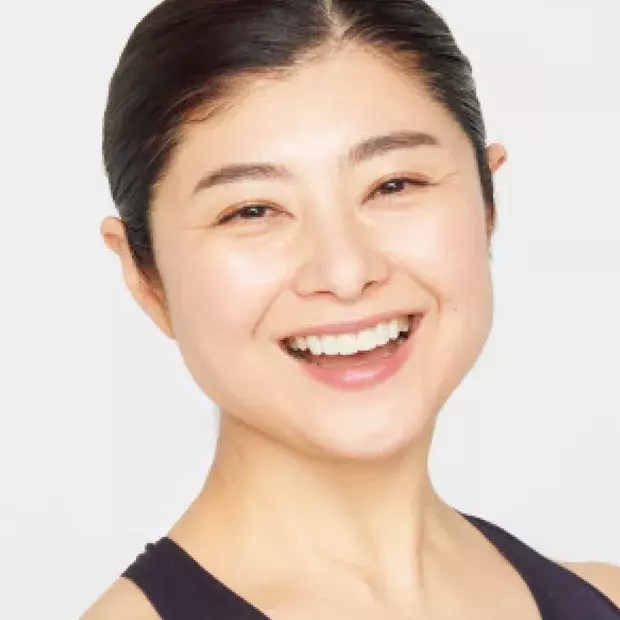 目尻のシワを解消 間々田佳子さんのコアフェイストレーニング ローリエプレス