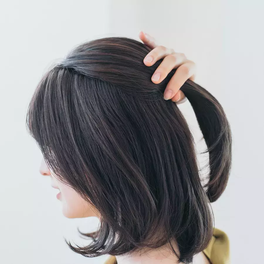 Gu 似合うヘアアレンジ アシンメトリーな肩あきニット 外ハネスタイルで 大人っぽデートスタイルに ローリエプレス