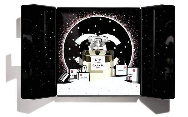 シャネル クリスマスコフレ19 人気の香水やアイシャドウなど ホリデーコレクションを全部見せ ローリエプレス シャネル クリスマスコフレ19 人気の香水やアイシャドウなど ホリデーコレクションを全部見せ ローリエプレス