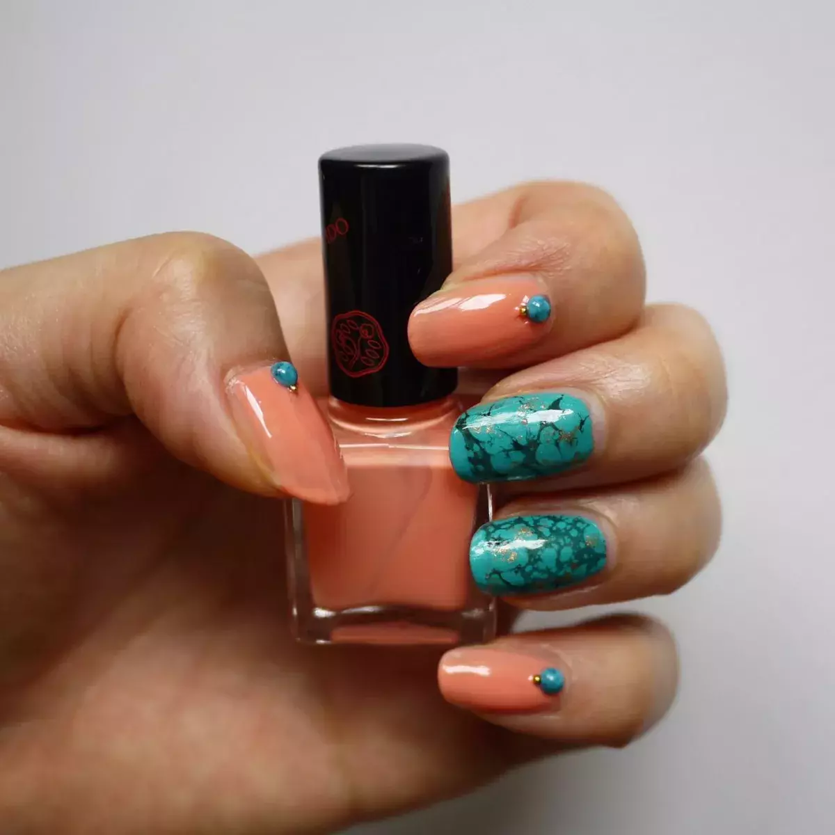 セルフでもリアルに仕上がる 夏の定番ターコイズネイル アレンジ編 ローリエプレス