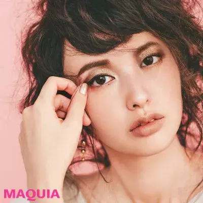 鈴木えみさん イガリシノブさん 90年代ニュアンスを今っぽく表現したメイク ファッション ローリエプレス 鈴木えみさん イガリシノブさん 90年代ニュアンスを今っぽく表現したメイク ファッション ローリエプレス