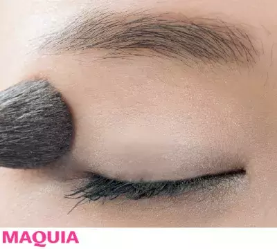 塗り方ガイド付きで簡単 プチプラブルーシャドウでクールな美人顔に変身 ローリエプレス