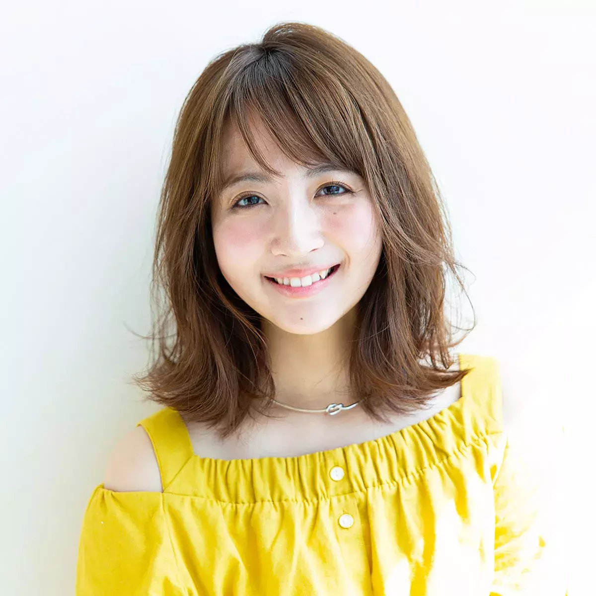 真夏におすすめ 涼顔にキメる外ハネカールでシンプルロブに抜け感を ローリエプレス