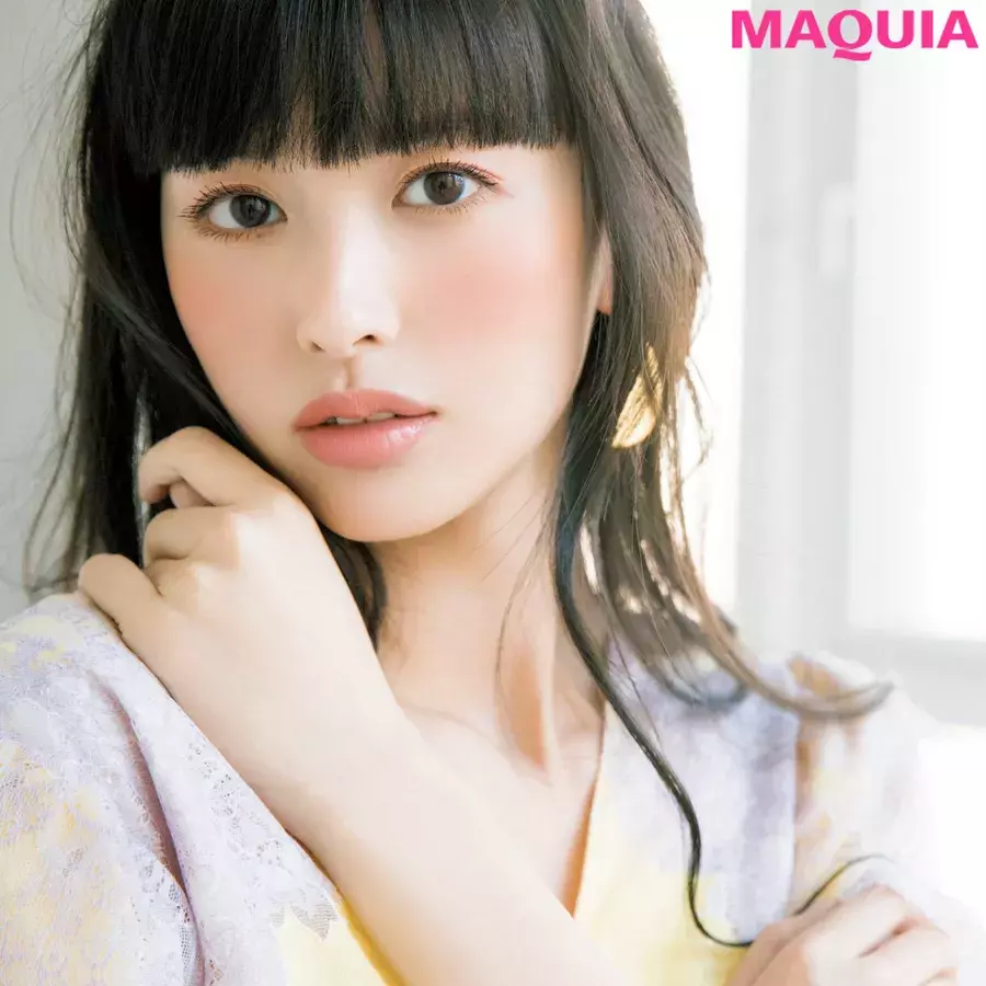 抜け感カラーが可愛い オレンジのシングルアイシャドウで春メイク ローリエプレス