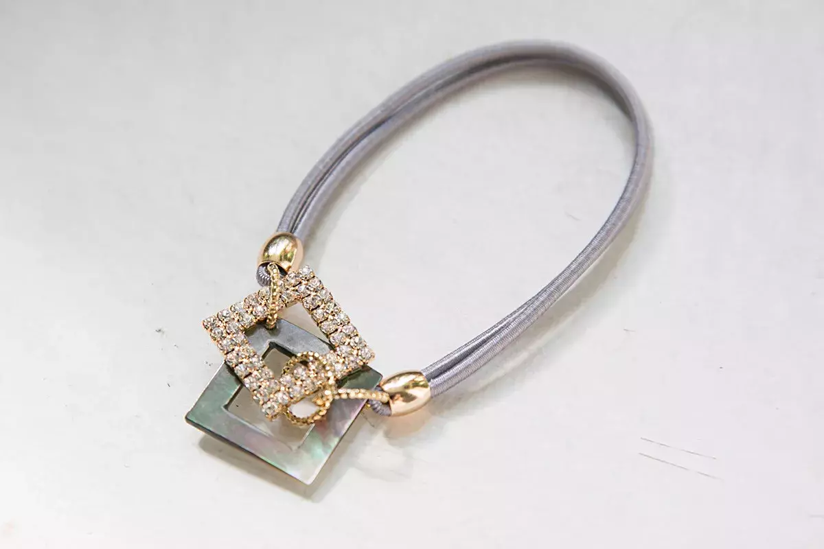 All300円 3coins スリーコインズ のプチプラヘアアクセで定番ハーフアップを格上げ ローリエプレス