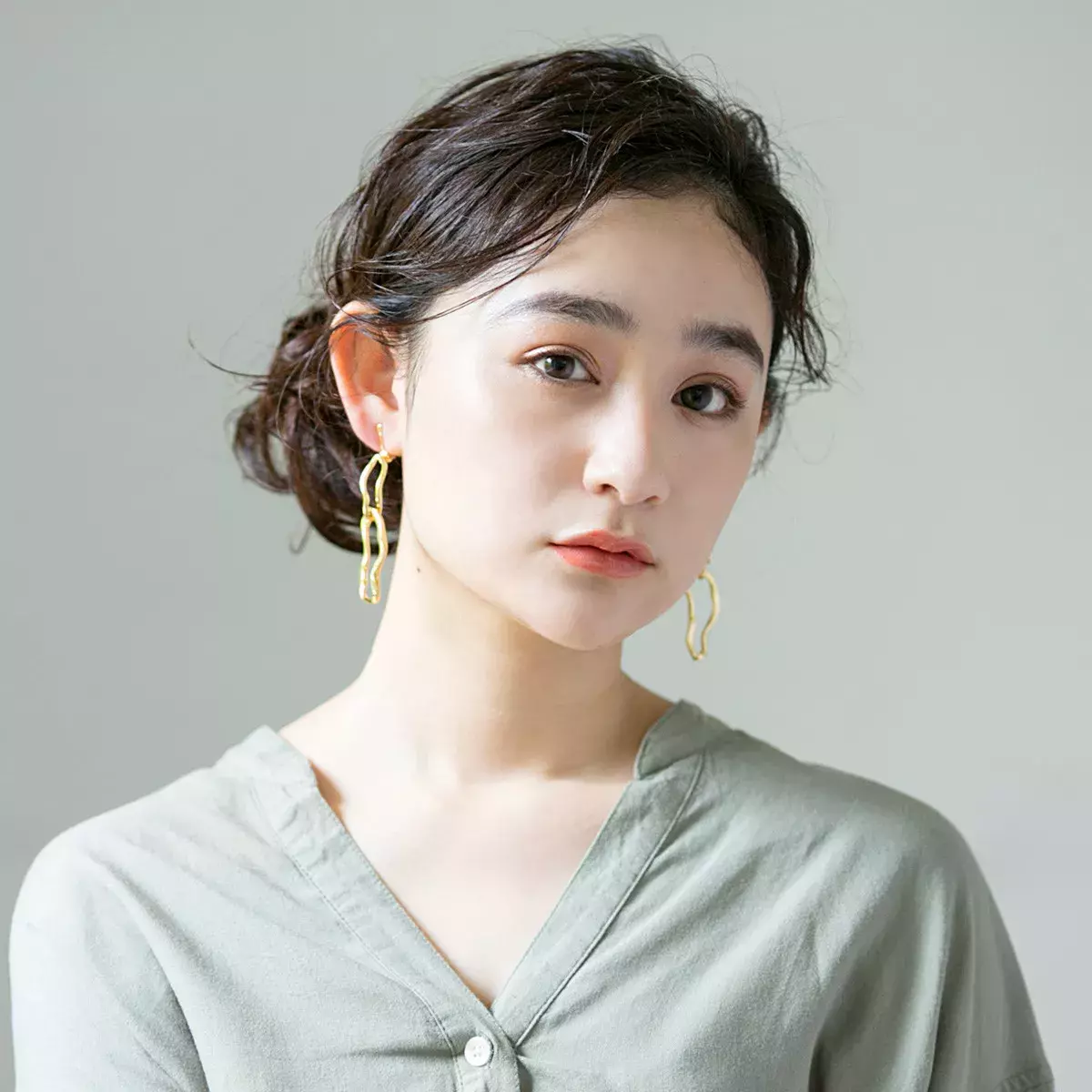 ゆるふわヘアが苦手 という長め前髪さんにおすすめ スタイリッシュなヘアアレンジ ローリエプレス